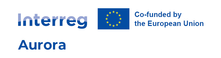 Interreg Aurora -rahoitusohjelman logo, jossa sinisellä teksti Interreg Aurora, Co-funded by the European Union sekä EU-lippua kuvaava sininen suorakaide, jonka sisällä 12 kultaista tähteä muodostavat ympyrän.